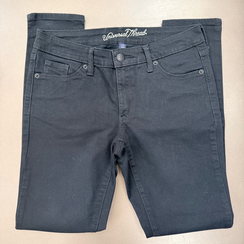 Universal Thread Women's Black Mid Rise Skinny Jeans - Size 2/26R